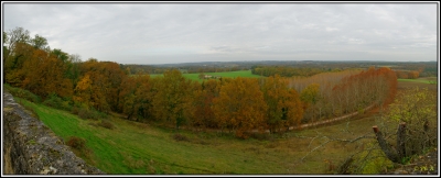 Automne en Aquitaine
Vue d'automne depuis la terrasse du chateau de Montaigne sur la ville de Saint-Michel-de-Montaigne  près de Castillon la Bataille et de Saint Emilion.
Mots-clés: Automne montaigne chateau castillon la bataille