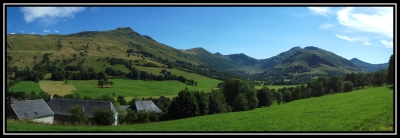 Le Puy Bataillouse et le Puy de Peyre Arse
6 Photos , f/11 , 1/125s , 39mm , iso 100 , mode manuel , portrait
Panoramas réalisé à main levée 
