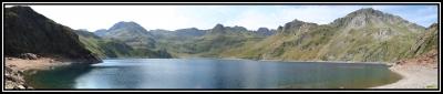 Le Lac Bleu 
4 photos , f/8 , 1/200 s , iso 100 , 18 mm , mode paysage , paysage 
l'une des 2 premières réalisations sans connaissances sur la réalisation de panoramas par assemblage .
