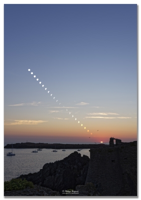 Eclipse solaire - ile d'Yeu
Photo en chapelet réalisée devant le vieux château sur l'île d'Yeu en Vendée durant l'éclipse de soleil du 12 août 2026.
Mots-clés: vendée ile d'yeu chateau eclipse solaire chapelet