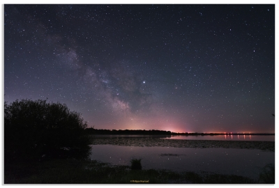 Le lac de Grand-Lieu
La voie lactée au dessus du lac de Grand-lieu , depuis la Pierre Aiguë a proximité de Saint Aignan de Grand-Lieu. Dommage beaucoup de pollution lumineuse venant  de La Chevrolière et Saint Philbert de Grand-Lieu.
Mots-clés: voie lactée Loire-Atlantique lac de Grand-Lieu